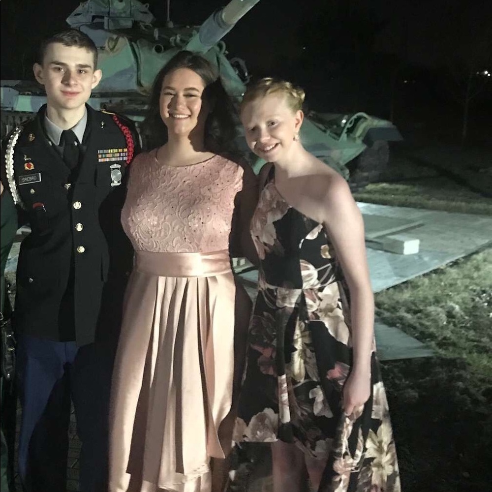 Prom dress - Picture 2 of 2